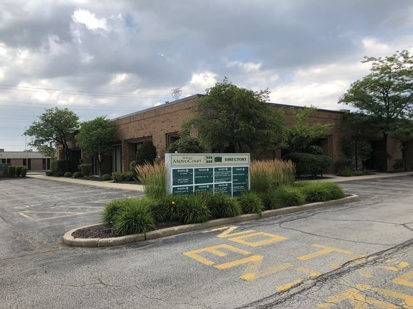 Elmhurst Metro Court: 747 Church Road, Elmhurst, IL 60126